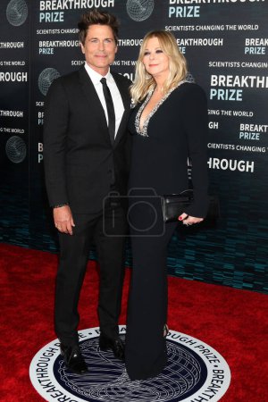 Photo for LOS ANGELES - APR 15:  Rob Lowe, Sheryl Berkoff at the 9th Breakthrough Prize Ceremony Arrivals at the Academy Museum of Motion Pictures on April 15, 2023 in Los Angeles, CA - Royalty Free Image