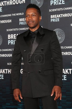 Photo for LOS ANGELES - APR 15:  Leslie Odom Jr at the 9th Breakthrough Prize Ceremony Arrivals at the Academy Museum of Motion Pictures on April 15, 2023 in Los Angeles, CA - Royalty Free Image