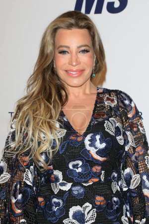 Photo for LOS ANGELES - MAY 20:  Taylor Dayne at 29th Race to Erase MS Gala at the Fairmont Century Plaza on May 20, 2022 in Century City, CA - Royalty Free Image
