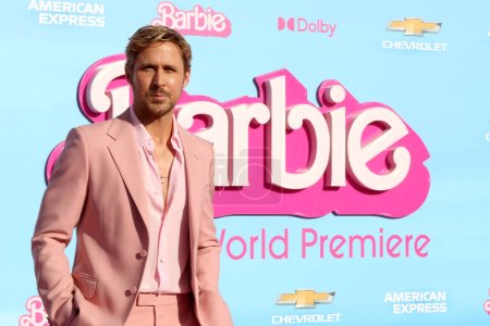 Foto de LOS ÁNGELES - 9 DE JUL: Ryan Gosling en el estreno mundial de Barbie en el Shrine Auditorium el 9 de julio de 2023 en Los Ángeles, CA - Imagen libre de derechos