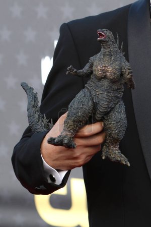 Foto de LOS ÁNGELES - 14 DE ENERO: Godzilla en los 29º Premios Anuales de Elección de Críticos - Llegadas al Barker Hanger el 14 de enero de 2024 en Santa Mónica, CA - Imagen libre de derechos