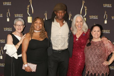 Foto de LOS ÁNGELES - DIC 9: SOVAS Nominados en el 10º Círculo de Ganadores de la Gala de los Premios Voice Awards de la Sociedad Anual de Artes y Ciencias de la Voz en Beverly Hilton Hotel el 9 de diciembre de 2023 en Beverly Hills, CA - Imagen libre de derechos