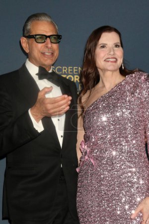 Téléchargez les photos : LOS ANGELES - 25 février : Jeff Goldblum, Geena Davis au 30e Screen Actors Guild Awards au Shrine Auditorium le 25 février 2024 à Los Angeles, Californie - en image libre de droit