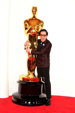 Foto de LOS ÁNGELES - 10 MAR: Ke Huy Quan en la 96ª entrega de premios de la Academia Llegadas al Dolby Theater el 10 de marzo de 2024 en Los Ángeles, CA - Imagen libre de derechos