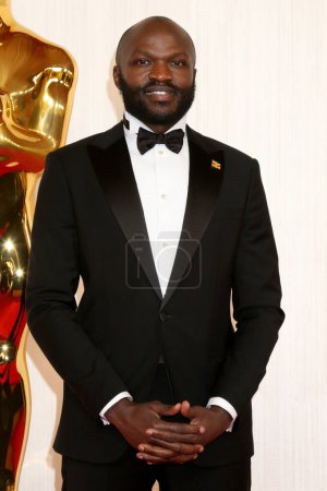 Téléchargez les photos : LOS ANGELES - MAR 10 : Moses Bwayo au 96e Academy Awards Arrivée au Dolby Theater le 10 mars 2024 à Los Angeles, CA - en image libre de droit