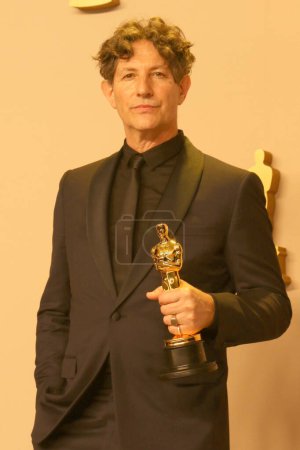 Téléchargez les photos : LOS ANGELES - MAR 10 : Jonathan Glazer à la 96ème salle de presse des Oscars au Dolby Theater le 10 mars 2024 à Los Angeles, CA - en image libre de droit