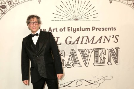 Foto de LOS ÁNGELES - 6 DE ENERO: Neil Gaiman en la Gala de Arte de Elysium HEAVEN 2024 en el Teatro Wiltern el 6 de enero de 2024 en Los Ángeles, CA - Imagen libre de derechos