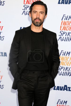 Téléchargez les photos : LOS ANGELES - 25 février : Milo Ventimiglia aux 2024 Film Independent Spirit Awards on the Beach le 25 février 2024 à Santa Monica, CA - en image libre de droit