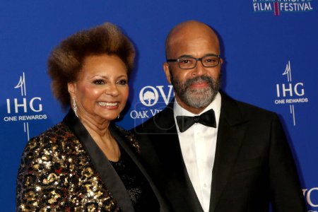 Photo for LOS ANGELES - JAN 4:  Leslie Uggams, Jeffrey Wright at the 2024 Palm Springs International Film Festival Gala Arrivals at the Palm Springs Convention Center on January 4, 2024 in Palm Springs, CA - Royalty Free Image