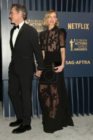 Foto de LOS ÁNGELES - 25 de febrero: Billy Crudup, Naomi Watts en el 30º Screen Actors Guild Awards en el Shrine Auditorium el 25 de febrero de 2024 en Los Ángeles, C - Imagen libre de derechos