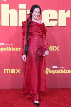 Foto de LOS ÁNGELES - 9 DE ABRIL: la actriz Jessica Truong en el estreno de The Sympathizer HBO en el Paramount Theater el 9 de abril de 2024 en Los Ángeles, CA - Imagen libre de derechos
