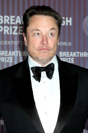 Foto de LOS ÁNGELES, EE.UU. - 13 DE ABRIL: Elon Musk en la 10ª Ceremonia Anual del Premio Breakthrough en el Museo de la Academia de Cine el 13 de abril de 2024 en Los Ángeles, CA - Imagen libre de derechos