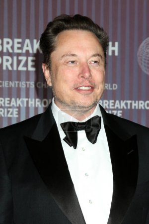 Téléchargez les photos : LOS ANGELES, ÉTATS-UNIS - 13 AVRIL : Elon Musk à la 10e cérémonie annuelle de remise des prix révolutionnaires au Academy Museum of Motion Pictures le 13 avril 2024 à Los Angeles, Californie - en image libre de droit