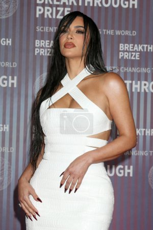 Téléchargez les photos : LOS ANGELES, ÉTATS-UNIS - 13 AVRIL : Kim Kardashian lors de la 10e cérémonie annuelle de remise des prix révolutionnaires au Academy Museum of Motion Pictures, le 13 avril 2024 à Los Angeles, Californie - en image libre de droit