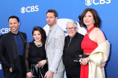 Photo for LOS ANGELES, USA - MAY 2, 2024:  Eric Graise, Fiona Rene, Justin Hartley, Abby McEnany, Robin Weigert at the CBS Fall Preview Party at the Paramount Studios on May 2, 2024 in Los Angeles, CA - Royalty Free Image