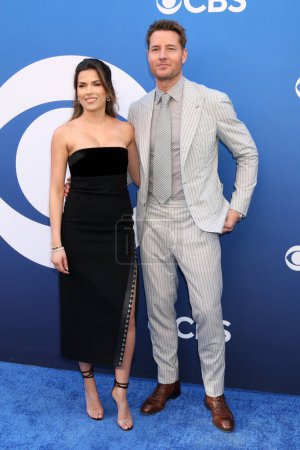 Photo for LOS ANGELES, USA - MAY 2, 2024:  Sofia Pernas, Justin Hartley at the CBS Fall Preview Party at the Paramount Studios on May 2, 2024 in Los Angeles, CA - Royalty Free Image