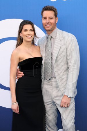Photo for LOS ANGELES, USA - MAY 2, 2024:  Sofia Pernas, Justin Hartley at the CBS Fall Preview Party at the Paramount Studios on May 2, 2024 in Los Angeles, CA - Royalty Free Image