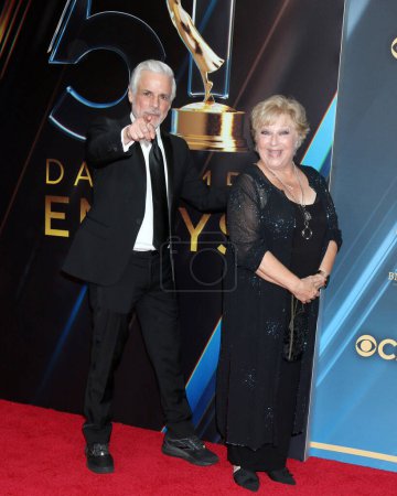 Téléchargez les photos : LOS ANGELES, USA - 7 JUIN 2024 : Christian LeBlanc, Beth Maitland arrive au 51ème Daytime Emmy Awards à l'Hôtel Bonaventure le 7 juin 2024 à Los Angeles - en image libre de droit