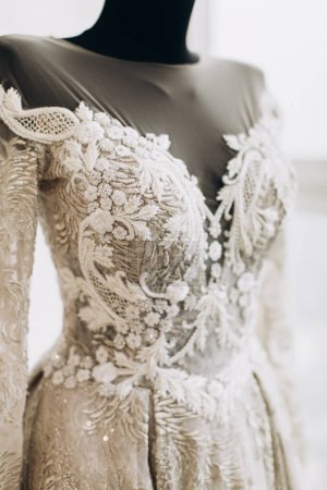 Foto de Primer plano del maniquí con vestido de novia - Imagen libre de derechos