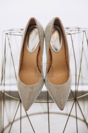 Téléchargez les photos : Belles chaussures de mariage pour mariée - en image libre de droit