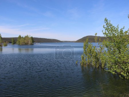 Téléchargez les photos : Marais barrage eau stockage lac immense rivière - en image libre de droit
