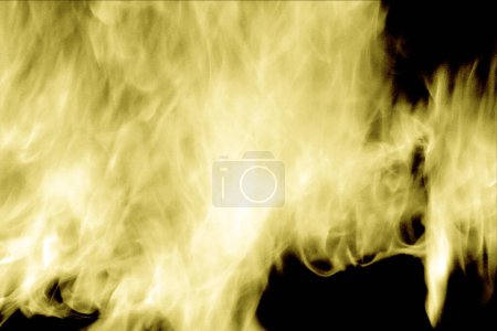 Téléchargez les photos : Realistic black background flame texture. - en image libre de droit