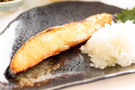 Téléchargez les photos : Japanese breakfast consists of healthy grilled fish and lots of side dishes - en image libre de droit