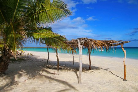 Strohhütte am Strand von Fayaoue an der Küste der Lagune von Ouvea, der Inseln Mouli und Ouvea, Treueinseln, Neukaledonien.