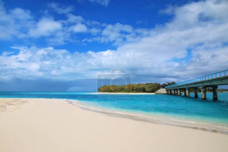 Sandy beach and Mouli Bridge between Ouvea and Mouli islands, Loyalty Islands archipelago, New Caledonia.