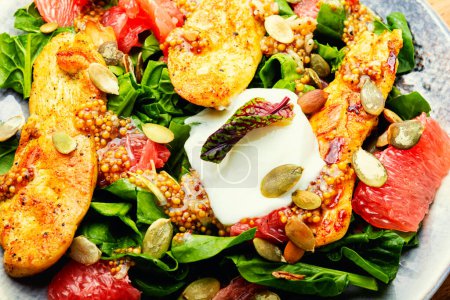 Foto de Tasty salad with chicken meat, herbs and citrus fruits. Diet food, close up - Imagen libre de derechos