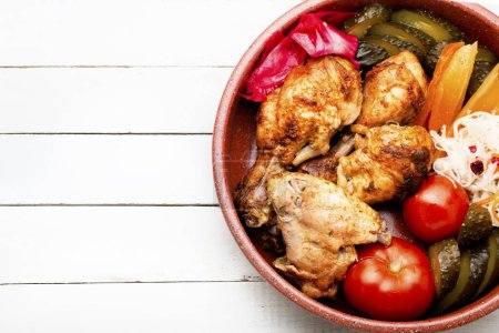 Téléchargez les photos : Fried chicken pieces garnished with salted vegetables. Copy space - en image libre de droit