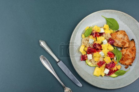Téléchargez les photos : Salad with fruit, chicken breast,cheese and quinoa. Space for text - en image libre de droit