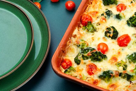 Téléchargez les photos : Diet potato casserole with broccoli in a square ceramic form - en image libre de droit
