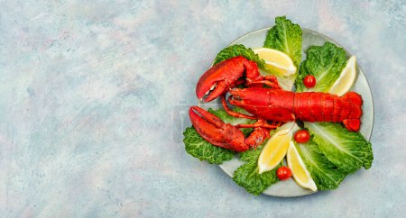 Téléchargez les photos : Boiled lobster with lettuce and lemon on a plate. Seafood, copy space - en image libre de droit