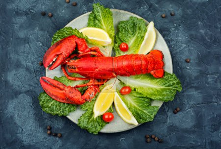 Téléchargez les photos : Boiled lobster with greens and lemon on a plate. Seafood - en image libre de droit