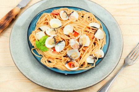 Téléchargez les photos : Pâtes aux fruits de mer aux palourdes vongole et spaghettis - en image libre de droit