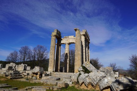 Blick auf die Ruinen des antiken Zeustempels in Nemea, Griechenland
