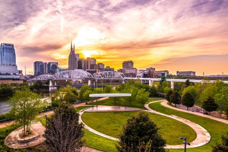 Téléchargez les photos : Nashville Tennessee skyline du centre-ville à Shelby Street Bridge - en image libre de droit