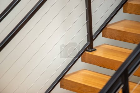 Téléchargez les photos : Escalier intérieur et garde-corps détails fermer - en image libre de droit