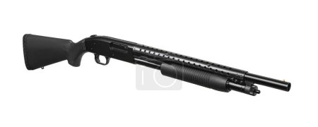 Téléchargez les photos : Pump-action fusil de chasse de calibre 12 isolé sur fond blanc. Une arme à alésage lisse avec une souche en bois. - en image libre de droit