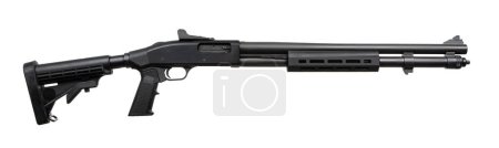 Téléchargez les photos : Pump-action fusil de chasse de calibre 12 isolé sur fond blanc. Poignée supplémentaire. Une arme à alésage lisse avec un stock de plâtre. - en image libre de droit