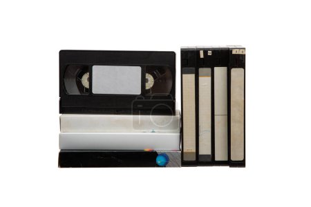 Stapel von VHS Videokassetten. Vintage media. Isoliert auf weißem Hintergrund.