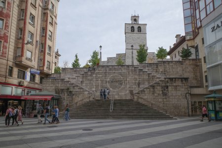 Téléchargez les photos : Santander, Espagne - 31 Oct, 2022 : Extérieur gothique de la cathédrale de Santander, Cantabrie, Espagne - en image libre de droit