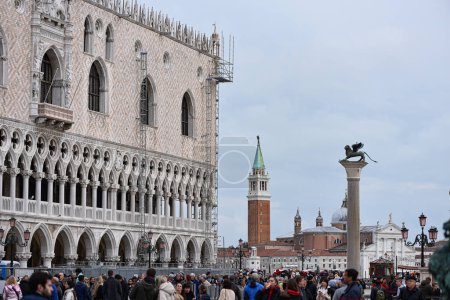 Foto de Venecia, Italia - 15 nov., 2022: Exterior del Palacio Ducal y Piazza San Marco - Imagen libre de derechos