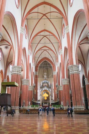 Foto de Bolonia, Italia - 17 nov., 2022: Interior de la Basílica de San Petronio - Imagen libre de derechos