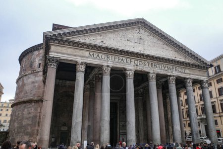 Téléchargez les photos : Rome, Italie - 26 Nov, 2022 : Le Panthéon, Piazza Della Rotonda, Rome, Italie - en image libre de droit