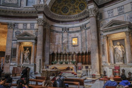 Téléchargez les photos : Rome, Italie - 26 Nov, 2022 : Le Panthéon, Piazza Della Rotonda, Rome, Italie - en image libre de droit