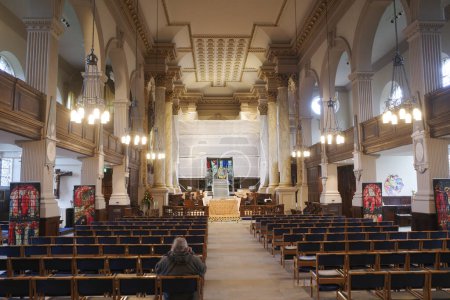 Téléchargez les photos : Birmingham, Royaume-Uni - 5 nov. 2023 : Rénovation de l'intérieur de la cathédrale de Birmingham (St Philips) - en image libre de droit