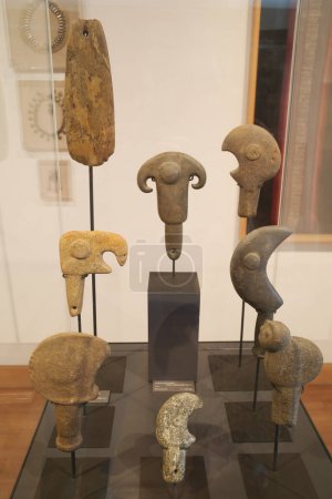Téléchargez les photos : Santiago, Chili - 25 Nov, 2023 : Céramique ancienne exposée au Museo Andino, Vina Santa Rita - en image libre de droit