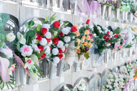 Téléchargez les photos : Jardin du Souvenir : Le langage des fleurs de cimetière - en image libre de droit